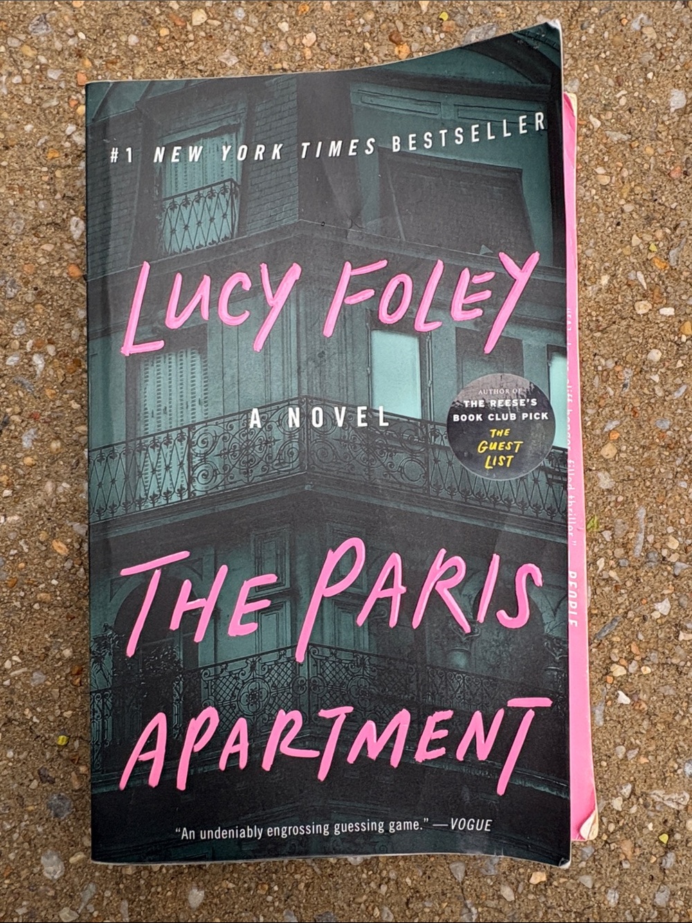 Lucy Foley - The Paris Apartment (Pink & Black Paperback)